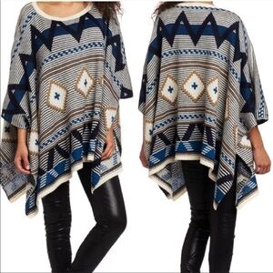 BB Dakota Dupree Blue Print Poncho